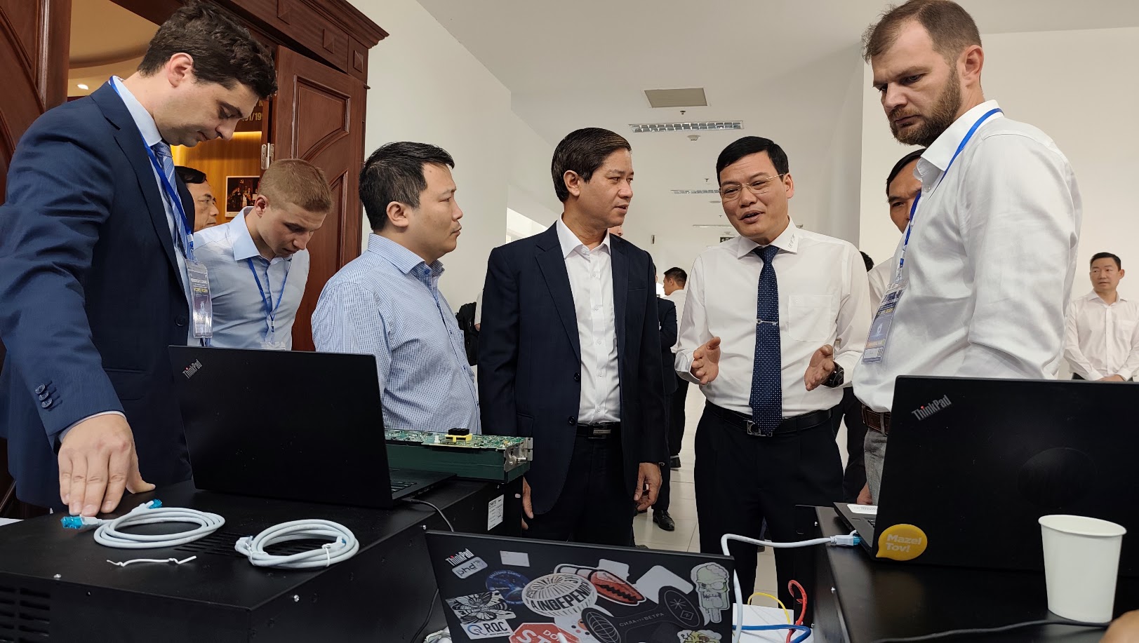Các giải pháp kiểm thử bảo mật phần cứng, phân tích kênh kề, tiêm lỗi và kiểm thử mật mã hậu lượng tử (PQC) được giới thiệu tại Hội thảo. Ảnh: B.B