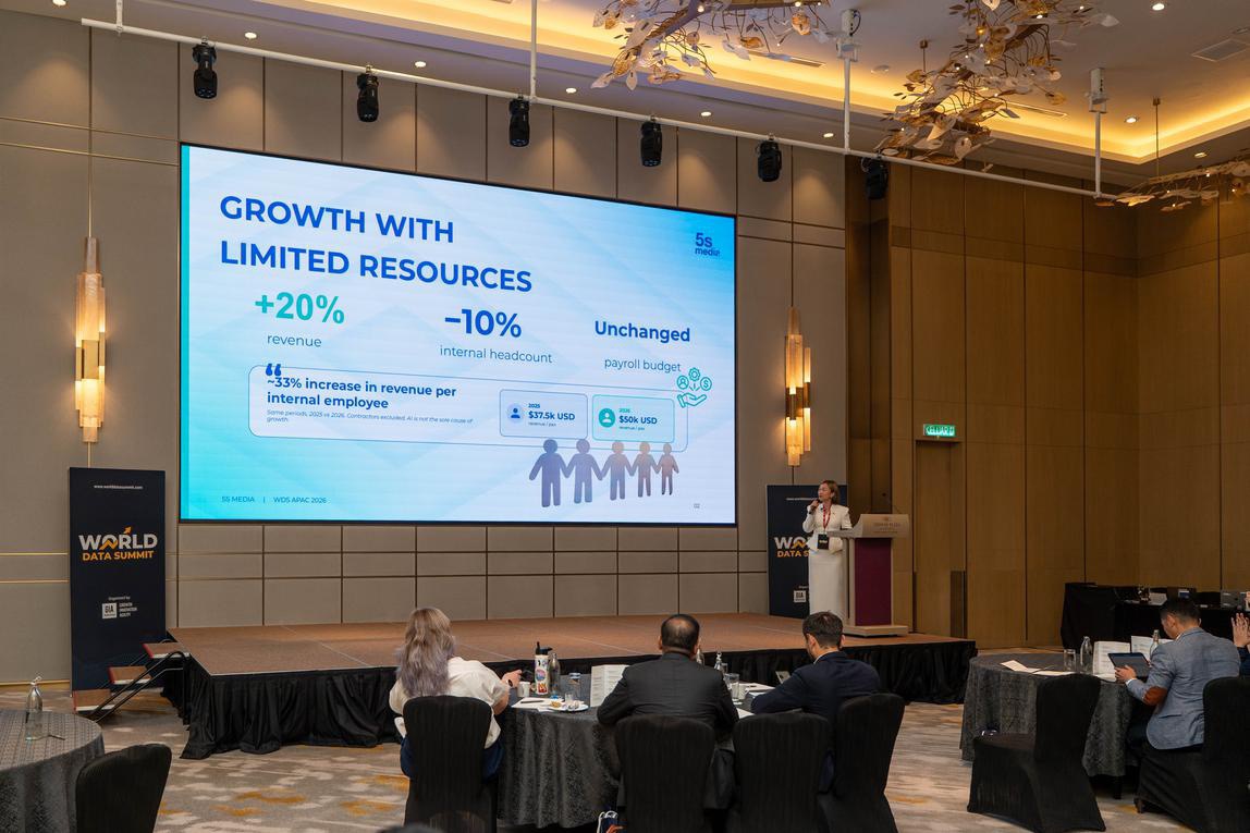 Bà Hằng Phạm, nhà sáng lập kiêm Giám đốc điều hành 5S Media, chia sẻ tại World Data Summit APAC 2026
