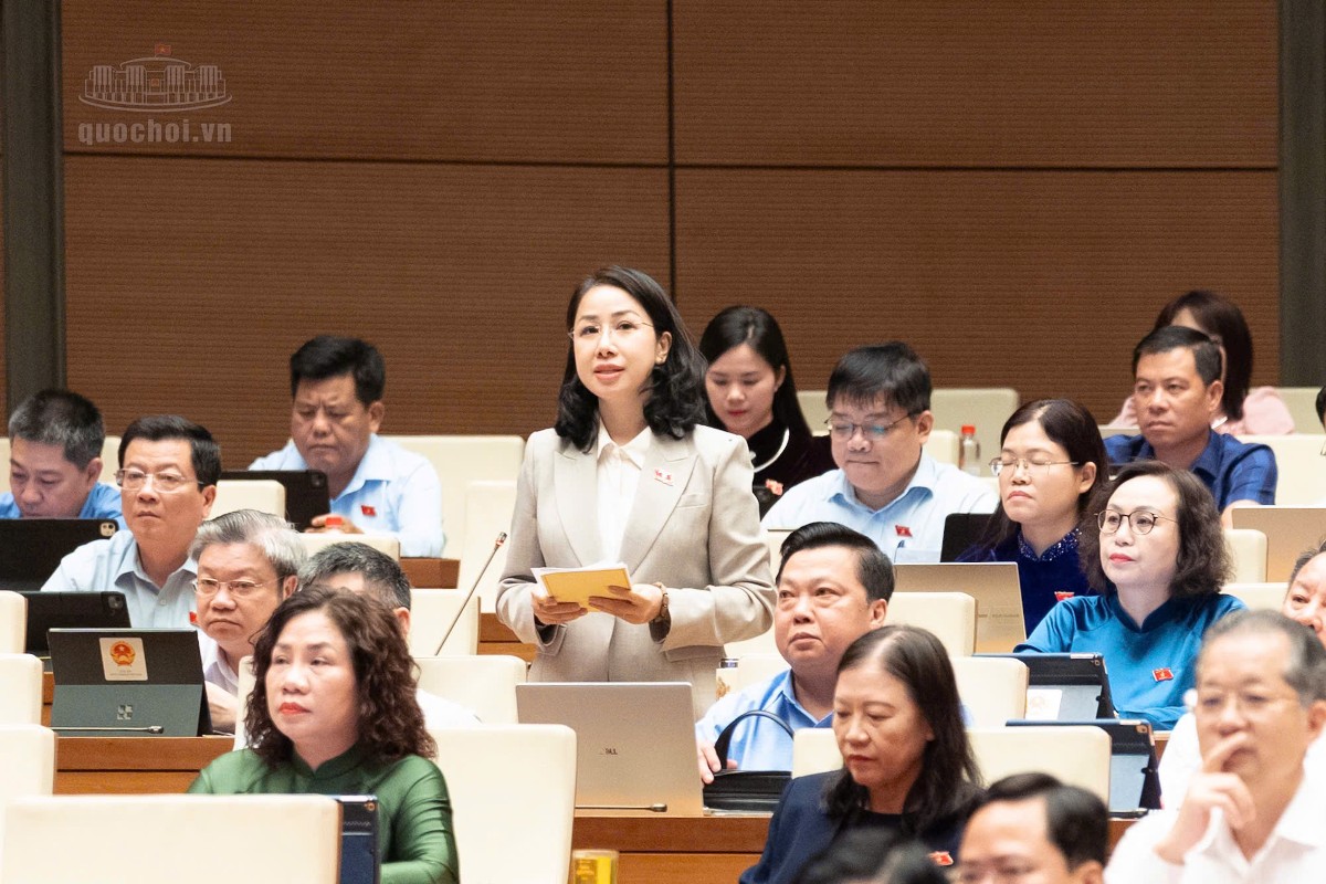 Đại biểu Phan Thị Thùy Linh (Đoàn ĐBQH tỉnh Thanh Hóa) nêu ý kiến.