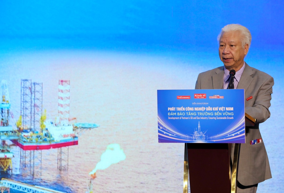 Ông Đào Quang Bính, Tổng Thư ký Hội Khoa học Kinh tế Việt Nam, Phó Chủ tịch Hội đồng biên tập, Tổng thư ký tòa soạn Tạp chí Kinh tế Việt Nam phát biểu khai mạc diễn đàn. Ảnh: Việt Dũng\VnEconomy.
