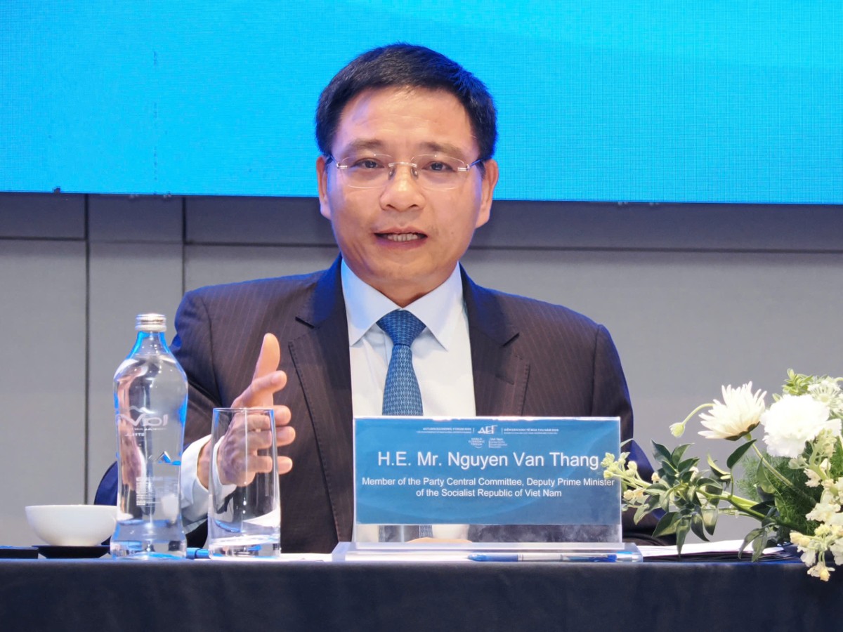 Phó Thủ tướng Chính phủ Nguyễn Văn Thắng phát biểu tại buổi làm việc với đại diện các thành viên Trung tâm Tài chính quốc tế Việt Nam (VIFC) vào ngày 28-10, tại TPHCM. Ảnh: C4IR