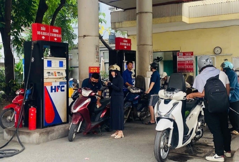 Giá xăng dầu đồng loạt tăng từ chiều 29/10/2026. Ảnh: Huyền Vy.