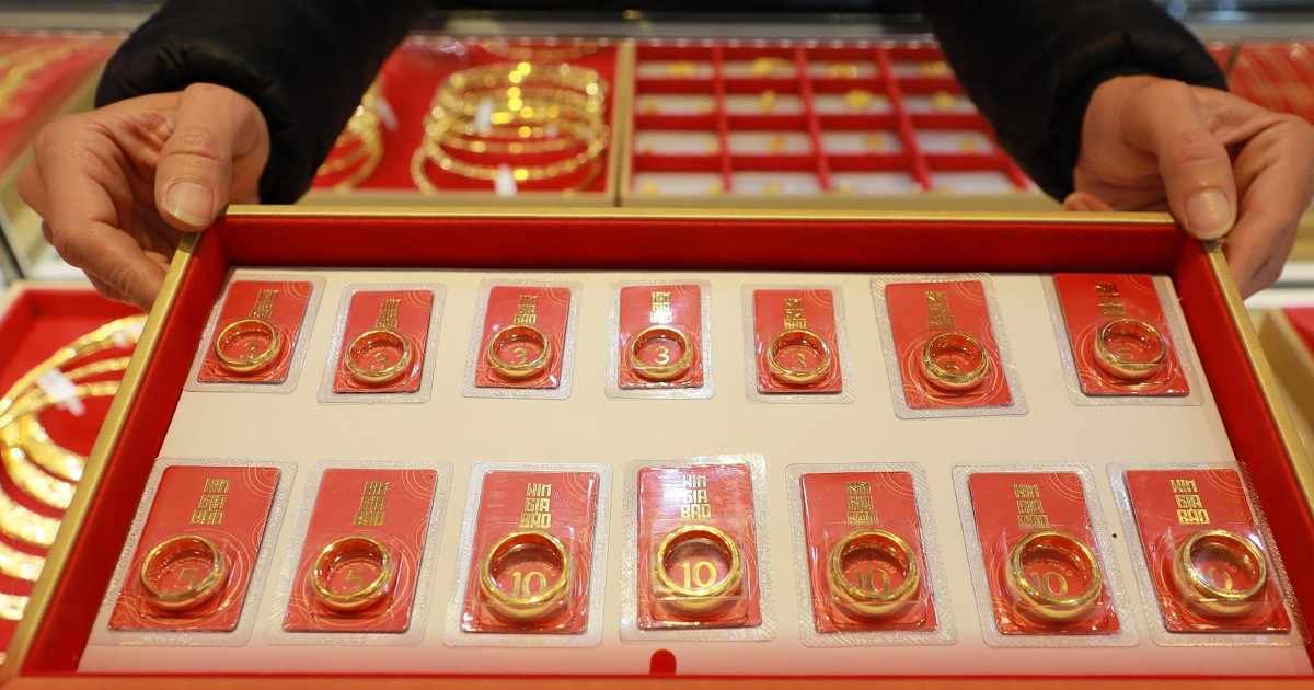Giá vàng trong nước chững lại, vàng thế giới giảm sâu