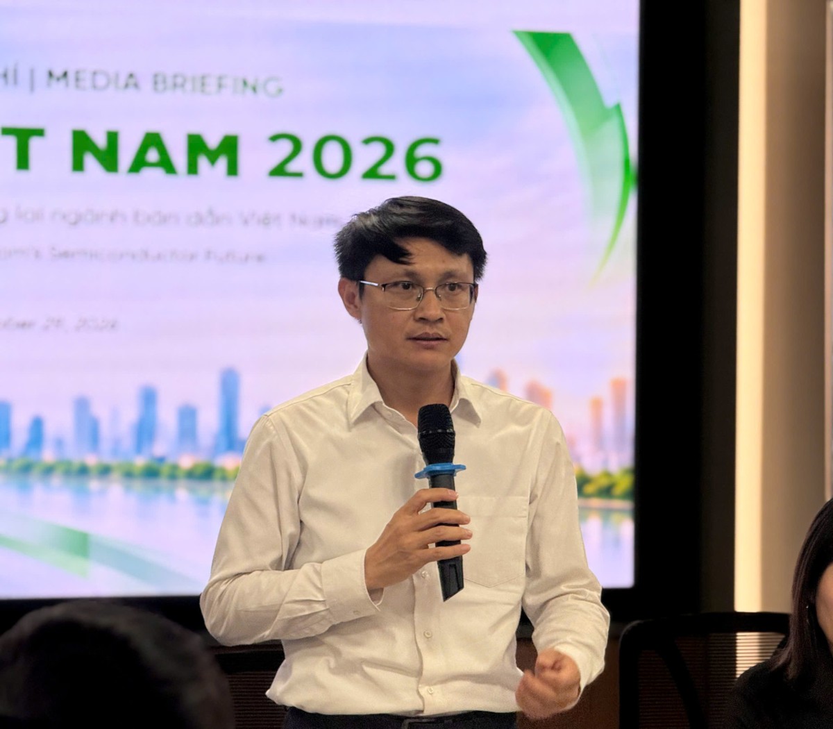 Ông Võ Xuân Hoài, Phó Giám đốc Trung tâm Đổi mới sáng tạo Việt Nam (NIC), Bộ Tài chính thông tin tại buổi họp. Ảnh: Vân Nguyễn.