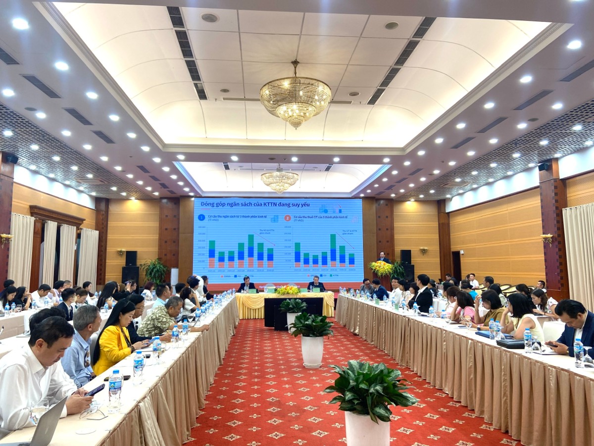 Diễn đàn “Doanh nghiệp trước biến động tỷ giá, lãi suất và giá năng lượng: Kịch bản ứng phó cuối năm 2026, triển vọng năm 2027”. Song Hà.