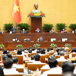 Chủ tịch Quốc hội Trần Thanh Mẫn chủ trì, Phó Chủ tịch Quốc hội Nguyễn Thị Hồng điều hành phiên thảo luận tại hội trường. Ảnh: quochoi.vn