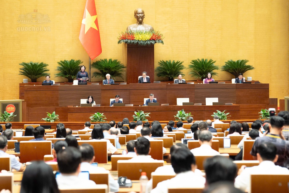 Chủ tịch Quốc hội Trần Thanh Mẫn chủ trì, Phó Chủ tịch Quốc hội Nguyễn Thị Hồng điều hành phiên thảo luận tại hội trường. Ảnh: quochoi.vn