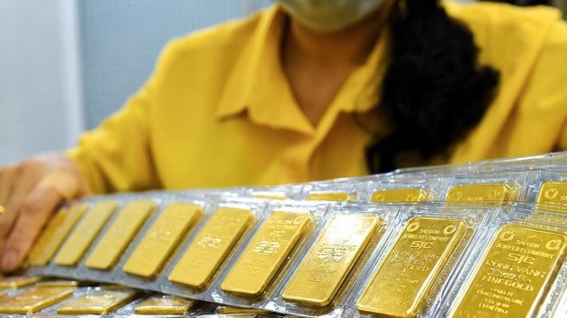 Domestic gold prices fall to three-month low