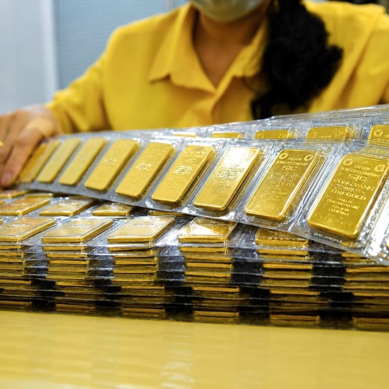 Domestic gold prices fall to three-month low