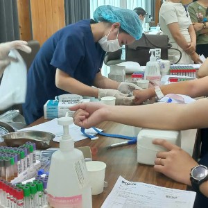 Tổ chức khám sức khỏe cho người lao động tại Hà Nội. Ảnh: Thu Hằng.