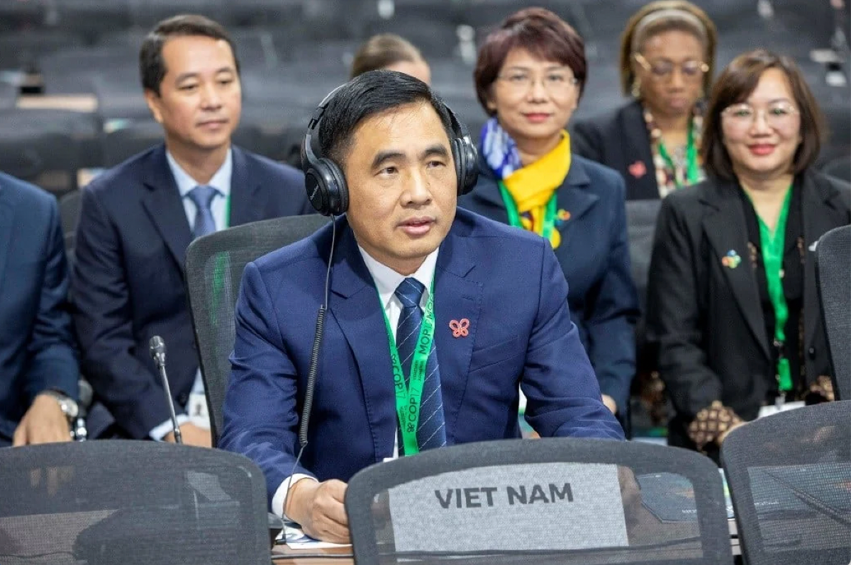 Ông Nguyễn Quốc Trị, Thứ trưởng Bộ Nông nghiệp và Môi trường, Trưởng đoàn Việt Nam tham dự COP17, phát biểu tại Phiên họp cấp cao ngày 27-28/10. Ảnh: ICD/mae.gov.vn