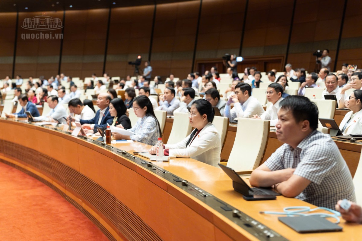 Các đại biểu tham dự phiên thảo luận tại hội trường. Ảnh: quochoi.vn