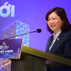 Chủ tịch Ủy ban Chứng khoán Nhà nước Vũ Thị Chân Phương phát biểu về định hướng phát triển thị trường chứng khoán Việt Nam sau nâng hạng. Ảnh: Quang Định.