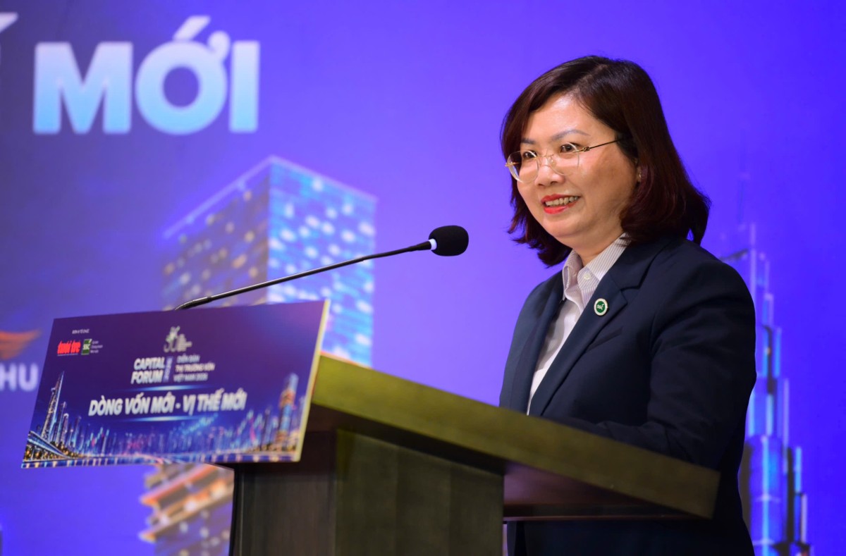 Chủ tịch Ủy ban Chứng khoán Nhà nước Vũ Thị Chân Phương phát biểu về định hướng phát triển thị trường chứng khoán Việt Nam sau nâng hạng. Ảnh: Quang Định.