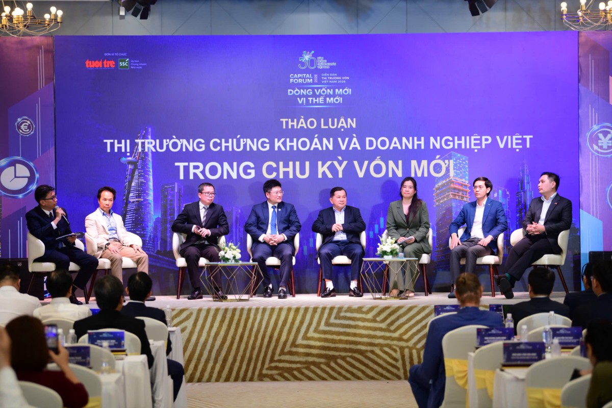 Các chuyên gia, doanh nghiệp trong và ngoài nước thảo luận tại diễn đàn. Ảnh: Quang Định.