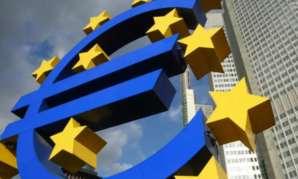 ECB giữ nguyên lãi suất dù lạm phát cao gần gấp đôi mục tiêu