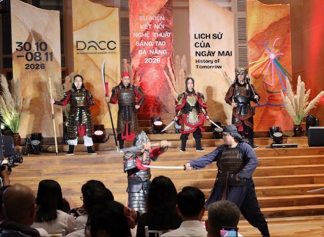 Tiết mục biểu diễn nghệ thuật tuồng truyền thống tại buổi khai mạc. Ảnh Ngô Anh Văn