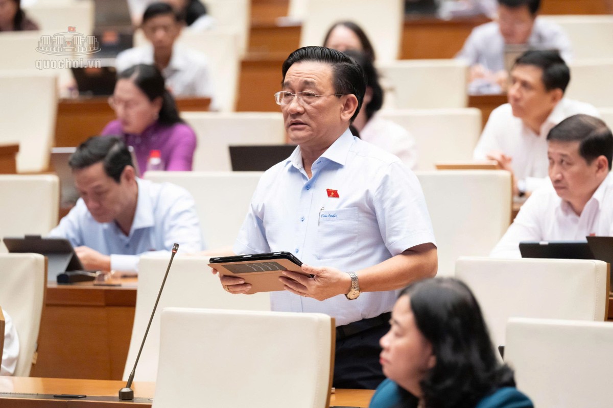 Đại biểu Trần Quốc Tuấn, Đoàn đại biểu Quốc hội tỉnh Vĩnh Long phát biểu
