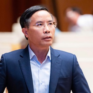 Thống đốc Ngân hàng Nhà nước Việt Nam Phạm Đức Ấn giải trình trước Quốc hội. Ảnh: quochoi.vn